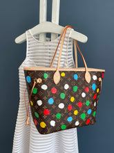 Lade das Bild in den Galerie-Viewer, LOUIS VUITTON NEVERFULL MM YAYOI KUSAMA DOTS