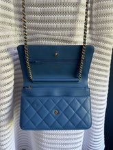 Lade das Bild in den Galerie-Viewer, CHANEL WOC