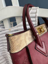 Lade das Bild in den Galerie-Viewer, LOUIS VUITTON ON MY SIDE PM