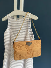 Lade das Bild in den Galerie-Viewer, LOUIS VUITTON PILLOW POCHETTE