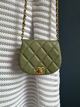 Lade das Bild in den Galerie-Viewer, CHANEL COCO MAIL MINI CLUTCH