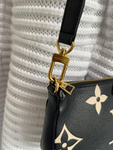Lade das Bild in den Galerie-Viewer, LOUIS VUITTON POCHETTE BICOLOR