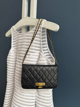 Lade das Bild in den Galerie-Viewer, CHANEL GOLDEN CLASS WOC