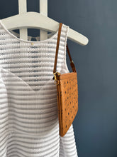 Lade das Bild in den Galerie-Viewer, MCM CLUTCH