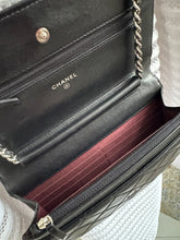 Lade das Bild in den Galerie-Viewer, CHANEL WOC