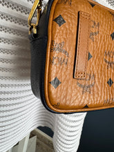 Lade das Bild in den Galerie-Viewer, MCM CROSSBODY BAG