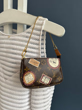Lade das Bild in den Galerie-Viewer, LOUIS VUITTON MINI POCHETTE