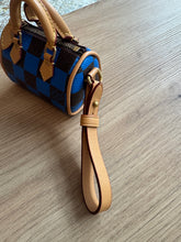 Lade das Bild in den Galerie-Viewer, LOUIS VUITTON SPEEDY POP BLUE ANHÄNGER