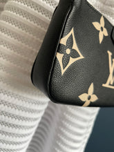 Lade das Bild in den Galerie-Viewer, LOUIS VUITTON POCHETTE BICOLOR