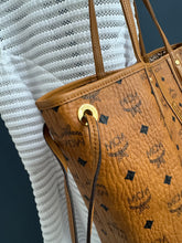 Lade das Bild in den Galerie-Viewer, MCM LIZ SHOPPER MEDIUM