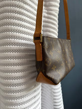 Lade das Bild in den Galerie-Viewer, LOUIS VUITTON TROTTRUR