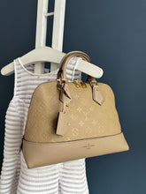 Lade das Bild in den Galerie-Viewer, LOUIS VUITTON ALMA EMPREINTE
