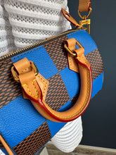 Lade das Bild in den Galerie-Viewer, LOUIS VUITTON SPEEDY 18 POP BLUE