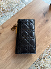 Lade das Bild in den Galerie-Viewer, DIOR VOYAGEUR GELDBÖRSE