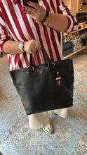 Lade das Bild in den Galerie-Viewer, PRADA VITELLO DAINO SHOPPER