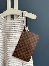 Lade das Bild in den Galerie-Viewer, LOUIS VUITTON CLUTCH
