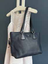 Lade das Bild in den Galerie-Viewer, PRADA SHOPPER