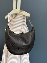 Lade das Bild in den Galerie-Viewer, LOUIS VUITTON LOOP HOBO EMPREINTE