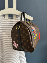 Lade das Bild in den Galerie-Viewer, LOUIS VUITTON WORLD TOUR SPEEDY 30