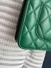 Lade das Bild in den Galerie-Viewer, CHANEL WOC
