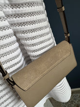 Lade das Bild in den Galerie-Viewer, CHLOÉ FAYE MINI