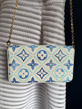 Lade das Bild in den Galerie-Viewer, LOUIS VUITTON FÉLICIE BY THE POOL
