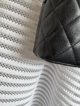 Lade das Bild in den Galerie-Viewer, CHANEL CLASSIC CLUTCH