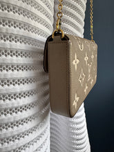 Lade das Bild in den Galerie-Viewer, LOUIS VUITTON FÉLICIE EMPREINTE