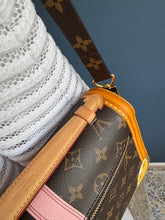 Lade das Bild in den Galerie-Viewer, LOUIS VUITTON MÉTIS SUMMER TRANK