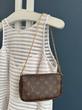 Lade das Bild in den Galerie-Viewer, LOUIS VUITTON MINI POCHETTE