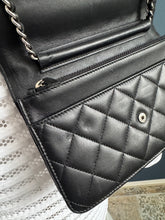 Lade das Bild in den Galerie-Viewer, CHANEL WOC