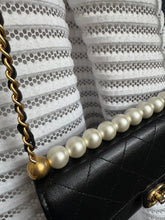 Lade das Bild in den Galerie-Viewer, CHANEL WOC MIT PERLEN