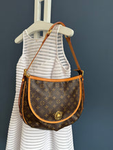 Lade das Bild in den Galerie-Viewer, LOUIS VUITTON TULUM GM
