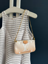 Lade das Bild in den Galerie-Viewer, LOUIS VUITTON MINI POCHETTE