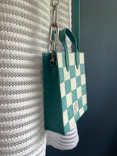 Lade das Bild in den Galerie-Viewer, LOUIS VUITTON SAC PLAT XS