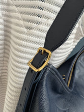 Lade das Bild in den Galerie-Viewer, LOUIS VUITTON CARRYALL MM NAVY