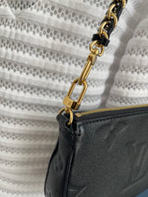 Lade das Bild in den Galerie-Viewer, LOUIS VUITTON MINI POCHETTE EMPREINTE