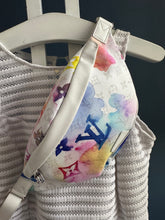 Lade das Bild in den Galerie-Viewer, LOUIS VUITTON WATERCOLOR BUMBAG
