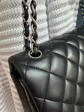 Lade das Bild in den Galerie-Viewer, CHANEL DOUBLE FLAP JUMBO