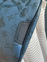 Lade das Bild in den Galerie-Viewer, LOUIS VUITTON AQUA GARDEN BUMBAG