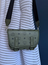 Lade das Bild in den Galerie-Viewer, MCM AREN MASSENGER