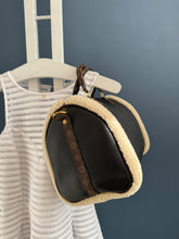 Lade das Bild in den Galerie-Viewer, LOUIS VUITTON TEDDY SPEEDY 30