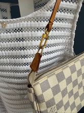 Lade das Bild in den Galerie-Viewer, LOUIS VUITTON POCHETTE ACCESSOIRES