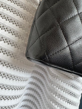 Lade das Bild in den Galerie-Viewer, CHANEL CLASSIC CLUTCH