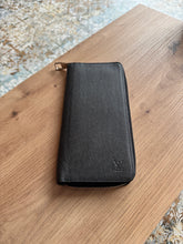 Lade das Bild in den Galerie-Viewer, LOUIS VUITTON ZIPPY VERTICAL