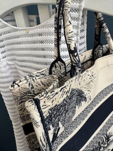 Lade das Bild in den Galerie-Viewer, DIOR TOTE BOOK MEDIUM