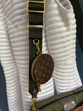 Lade das Bild in den Galerie-Viewer, LOUIS VUITTON MULTI POCHETTE PILLOW