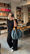 Lade das Bild in den Galerie-Viewer, LOUIS VUITTON MAHINA XL DENIM
