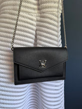 Lade das Bild in den Galerie-Viewer, LOUIS VUITTON MYLOCKME CHAIN
