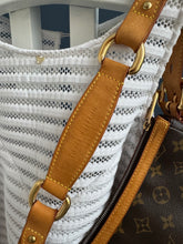 Lade das Bild in den Galerie-Viewer, LOUIS VUITTON TULUM GM